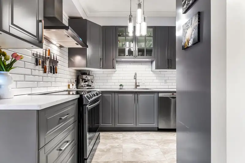 204 815 FIRST STREET - photo 1 of 31