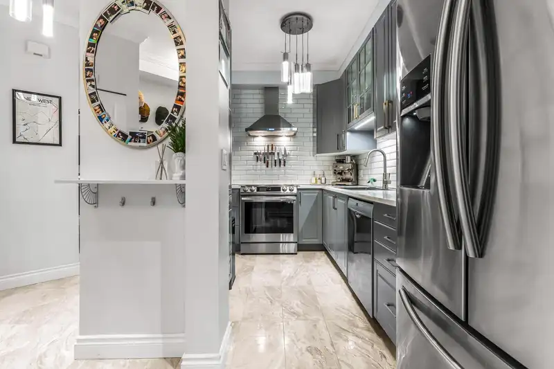 204 815 FIRST STREET - photo 3 of 31