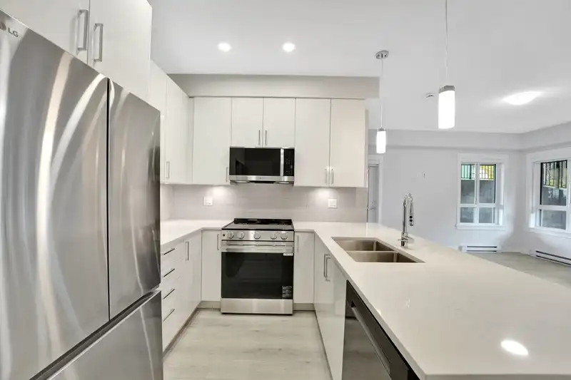 406 33886 PINE STREET - photo 3 of 32