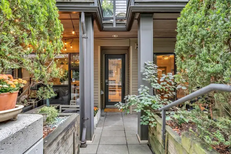 3629 COMMERCIAL STREET - photo 4 of 27
