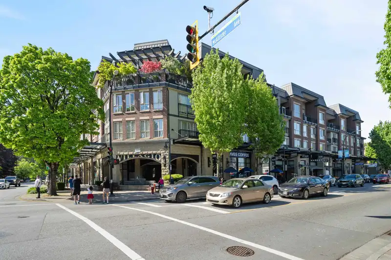 412 2627 SHAUGHNESSY STREET - photo 1 of 40