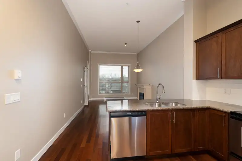 412 2627 SHAUGHNESSY STREET - photo 3 of 40