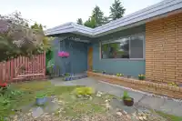 2822 UPLAND CRESCENT - thumbnail 1