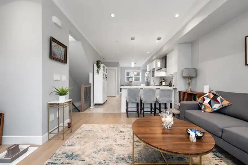 2 9560 ALEXANDRA ROAD - photo 4 of 28