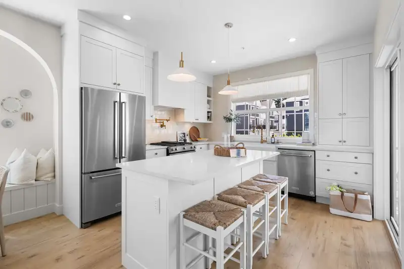 21 20329 80 AVENUE - photo 4 of 10