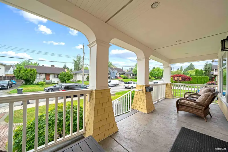 221 NINTH AVENUE - photo 4 of 40