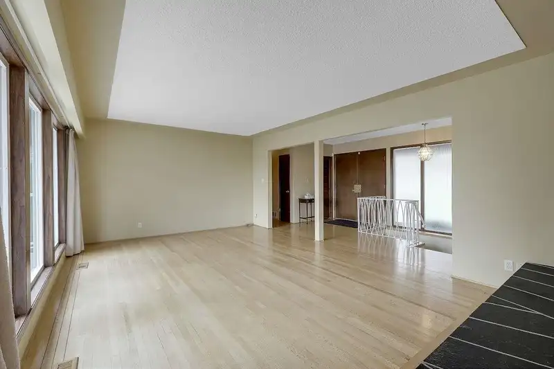 13753 114 AVENUE - photo 4 of 38