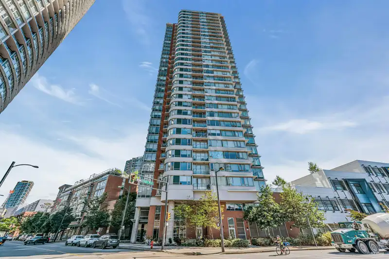 3101 688 ABBOTT STREET - photo 1 of 39