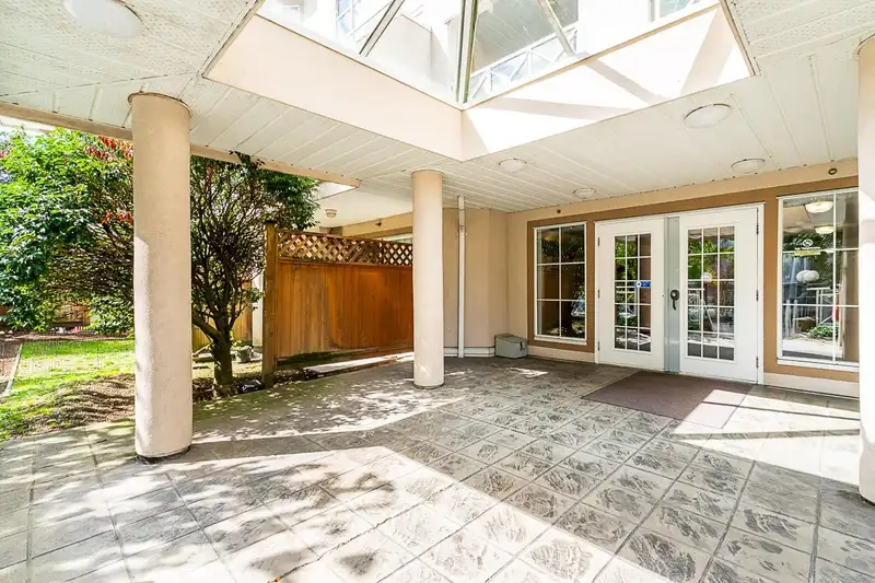104 525 AGNES STREET - photo 2 of 27