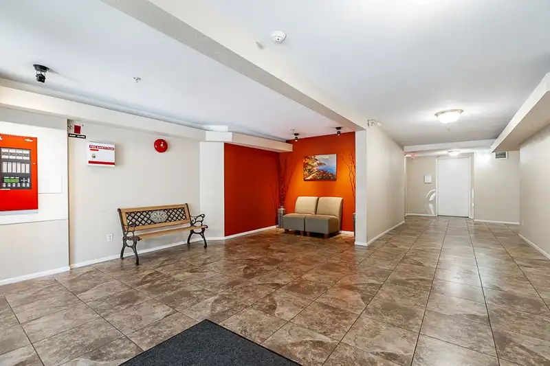 104 525 AGNES STREET - photo 3 of 27