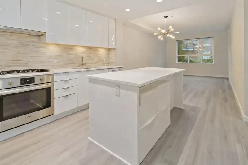 122 9233 ODLIN ROAD - photo 4 of 19