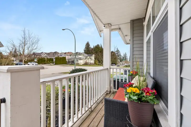 14994 59 AVENUE - photo 3 of 37