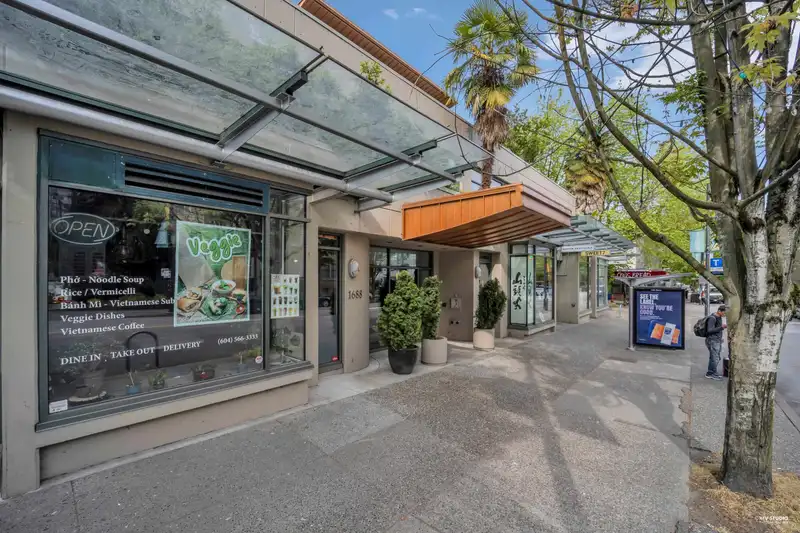 214 1688 ROBSON STREET - photo 3 of 22