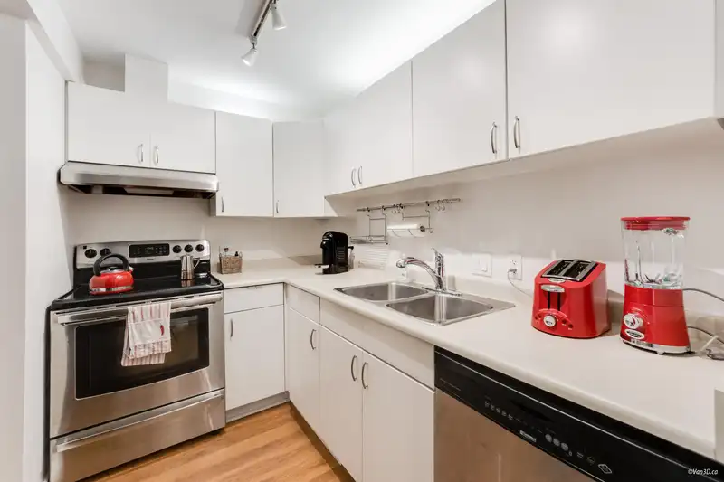 202 2295 PANDORA STREET - photo 3 of 13
