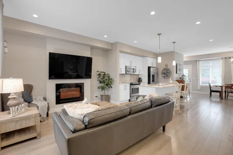 20377 82 AVENUE - photo 1 of 25