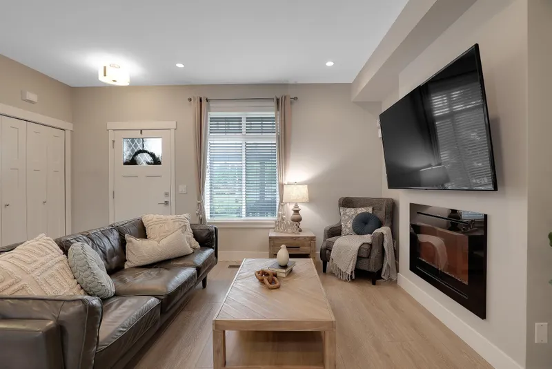 20377 82 AVENUE - photo 2 of 25