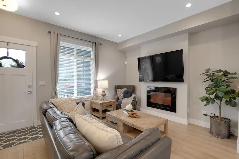 20377 82 AVENUE - photo 4 of 25