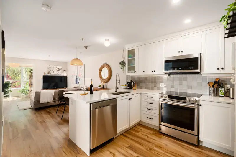 302 2333 ETON STREET - photo 4 of 22