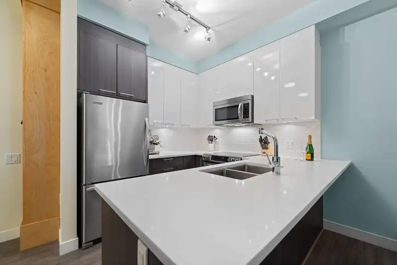 207 1201 W 16TH STREET - photo 2 of 21