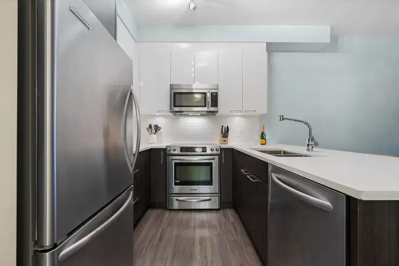 207 1201 W 16TH STREET - photo 4 of 21