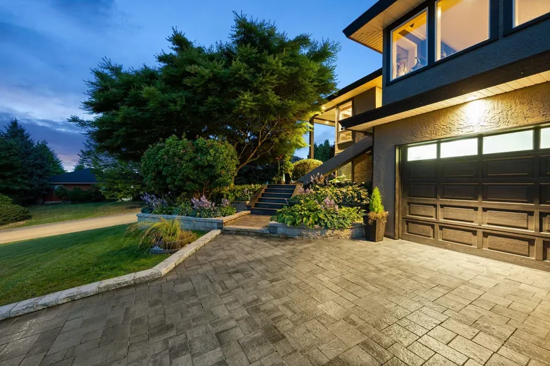 15048 73B AVENUE - photo 3 of 25