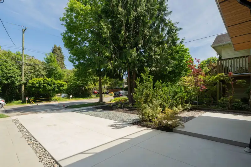 1 4161 WINDSOR STREET - photo 3 of 30