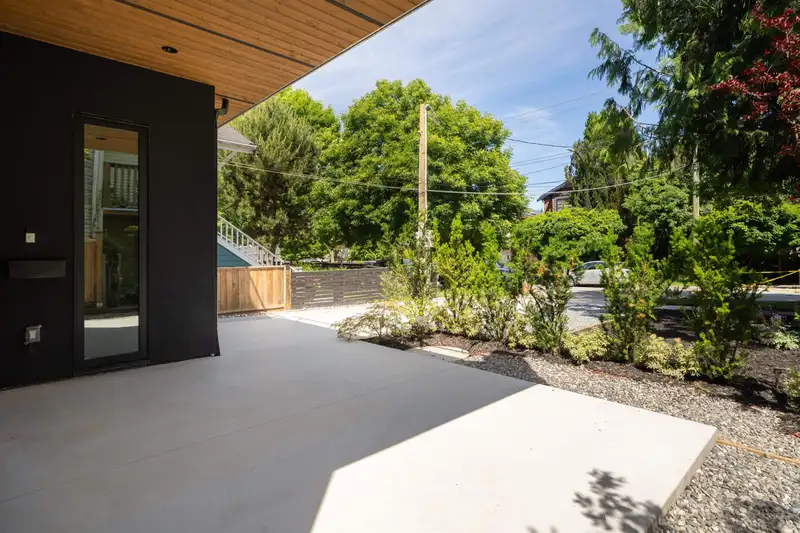 1 4161 WINDSOR STREET - photo 4 of 30