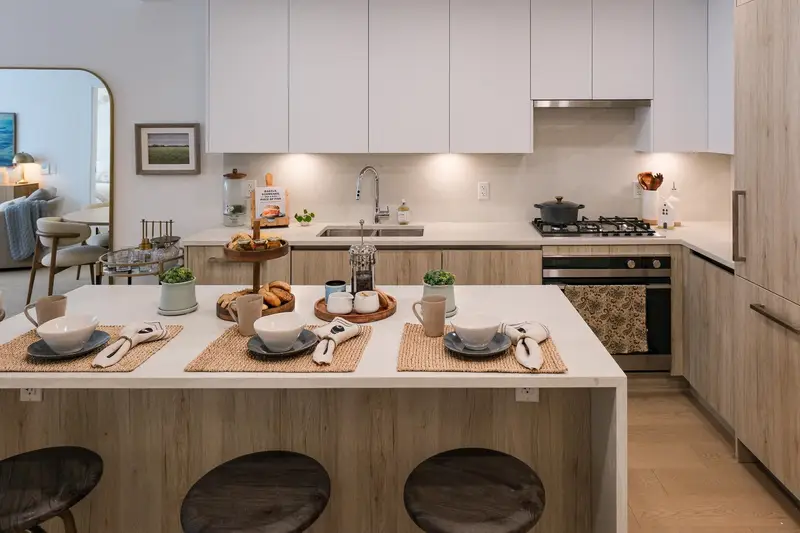 307 423 6TH STREET - photo 3 of 25