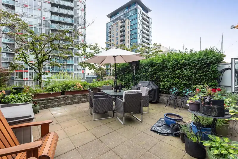 503 821 CAMBIE STREET - photo 2 of 20