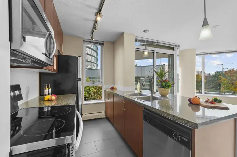 509 688 ABBOTT STREET - photo 2 of 40