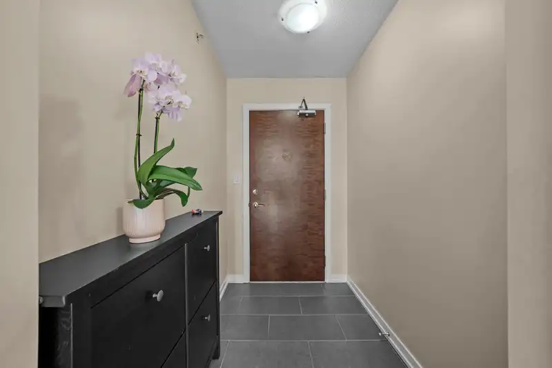 509 688 ABBOTT STREET - photo 3 of 40