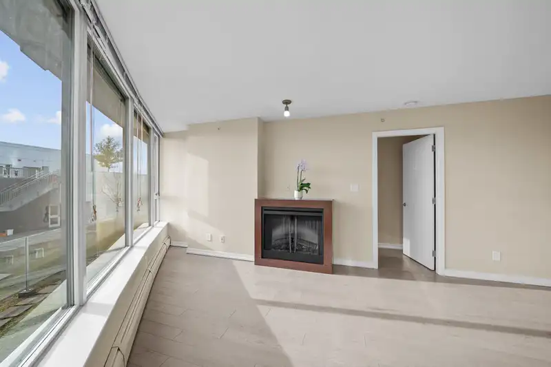 509 688 ABBOTT STREET - photo 4 of 40