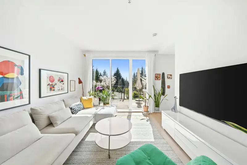 209 9888 UNIVERSITY CRESCENT - photo 1 of 40