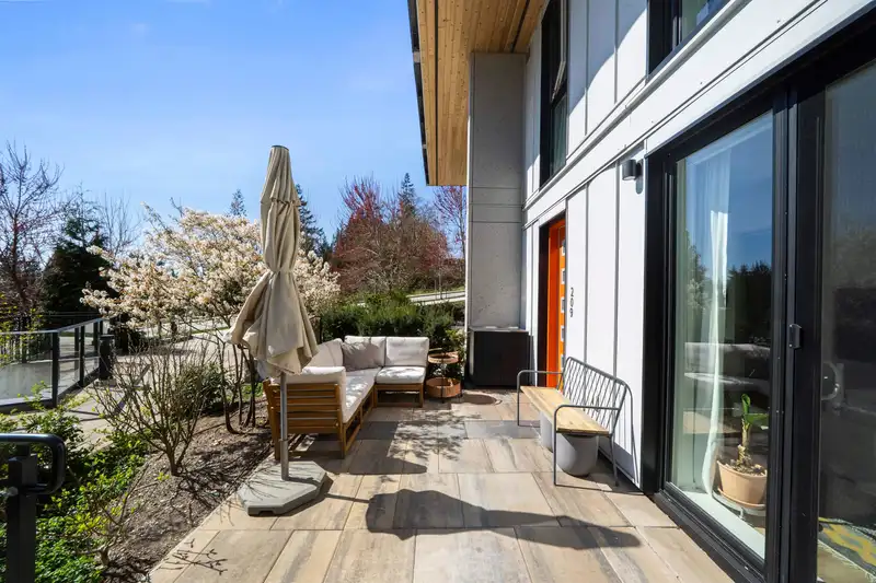 209 9888 UNIVERSITY CRESCENT - photo 4 of 40