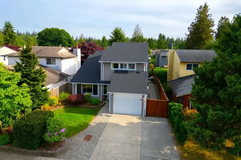 3216 SAVARY AVENUE - photo 1 of 40
