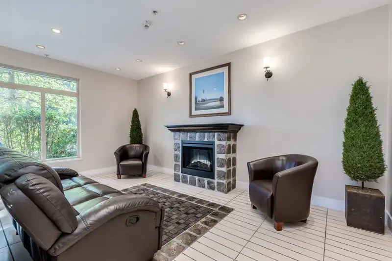 310 15385 101A AVENUE - photo 2 of 40