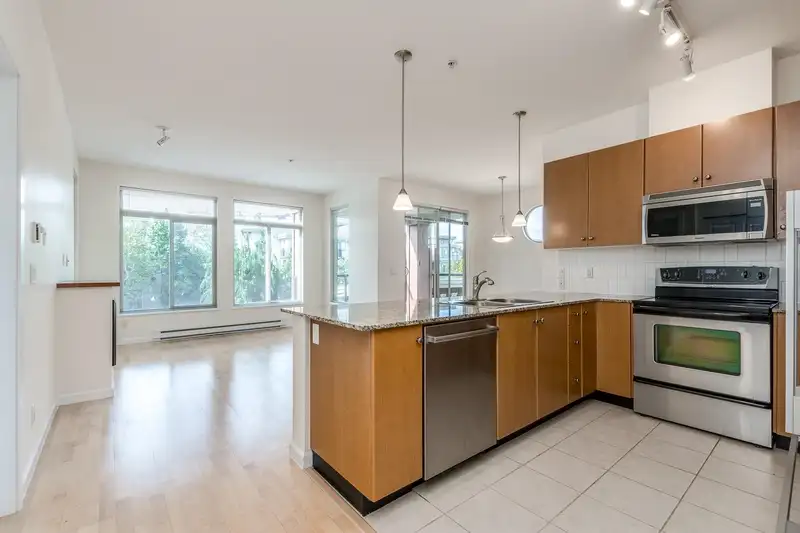 310 15385 101A AVENUE - photo 4 of 40