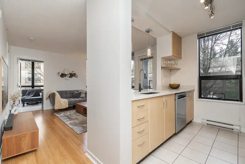 206 3638 VANNESS AVENUE - photo 2 of 33