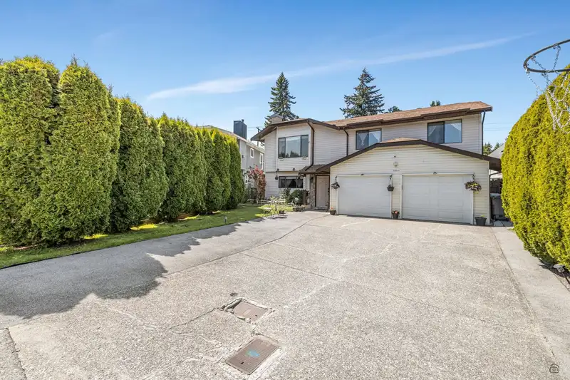 13211 66A AVENUE - photo 3 of 29