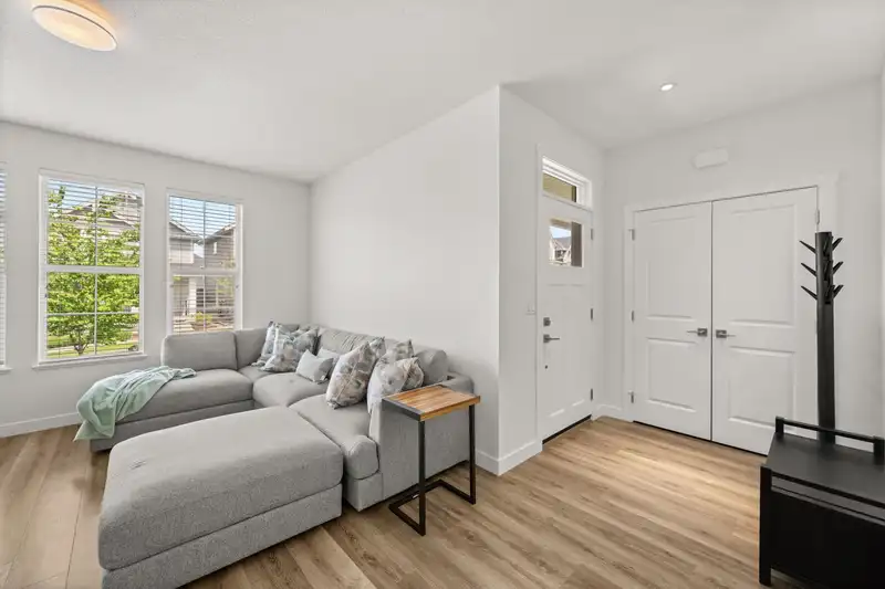 20274 82A AVENUE - photo 3 of 39