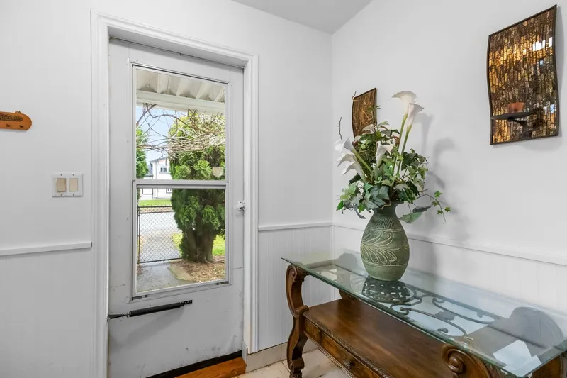 7566 DUNSMUIR STREET - photo 2 of 25