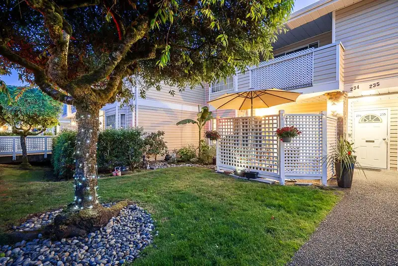 134 5641 201 STREET - photo 3 of 36