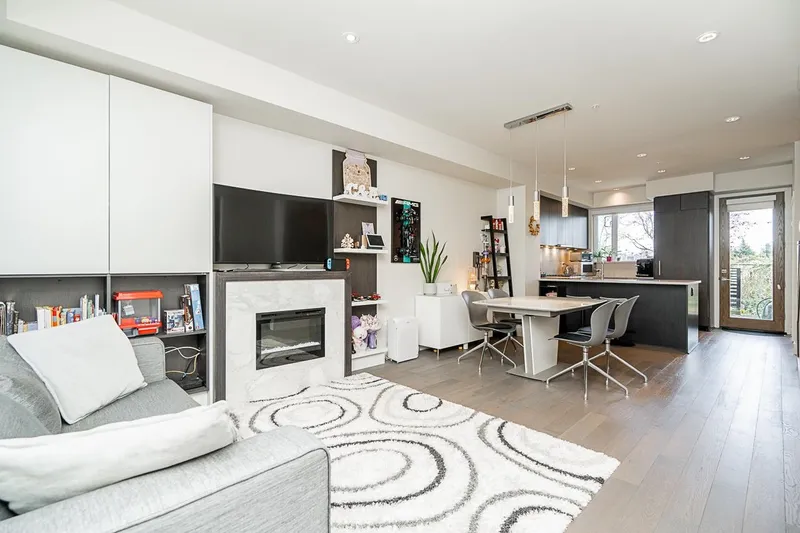 5518 OAK STREET - photo 4 of 25