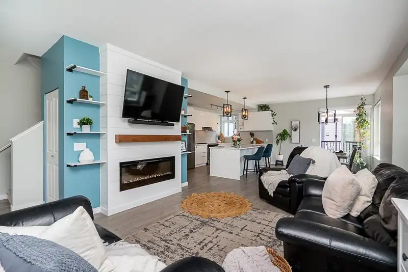 55 15151 EDMUND DRIVE - photo 4 of 40