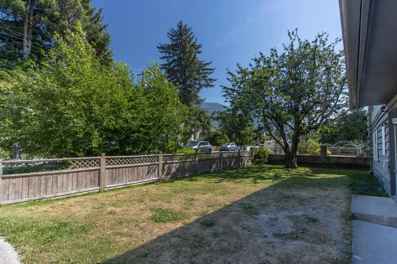 38069 FIFTH AVENUE - photo 2 of 14