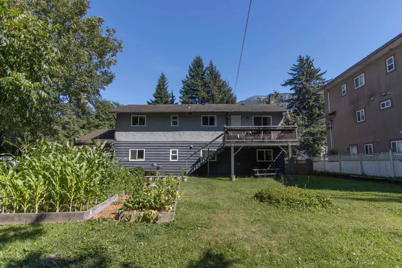 38069 FIFTH AVENUE - photo 4 of 14