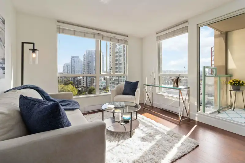 1003 907 BEACH AVENUE - photo 1 of 40