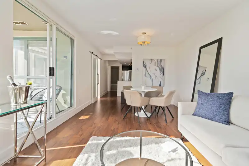 1003 907 BEACH AVENUE - photo 4 of 40