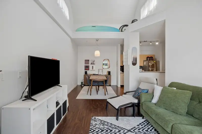 409 3768 HASTINGS STREET - photo 2 of 39