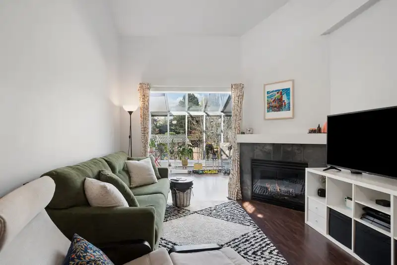 409 3768 HASTINGS STREET - photo 4 of 39